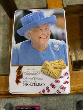 Queen Elizabeth Walkers Shortbread Pure Butter Shortbread Empty Tin Special Ed.